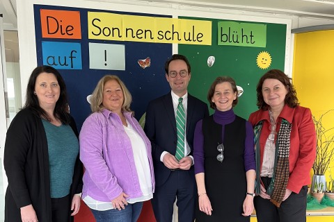Regierungspräsident Bothe besucht Sonnenschule in Beckum