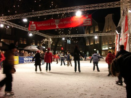 Eisbahn auf dem Marktplatz: 14. Dezember bis 7. Januar