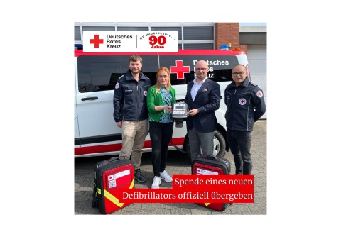 Sparkasse Beckum-Wadersloh spendet Defibrillator an DRK Ortsverein Neubeckum e.V.